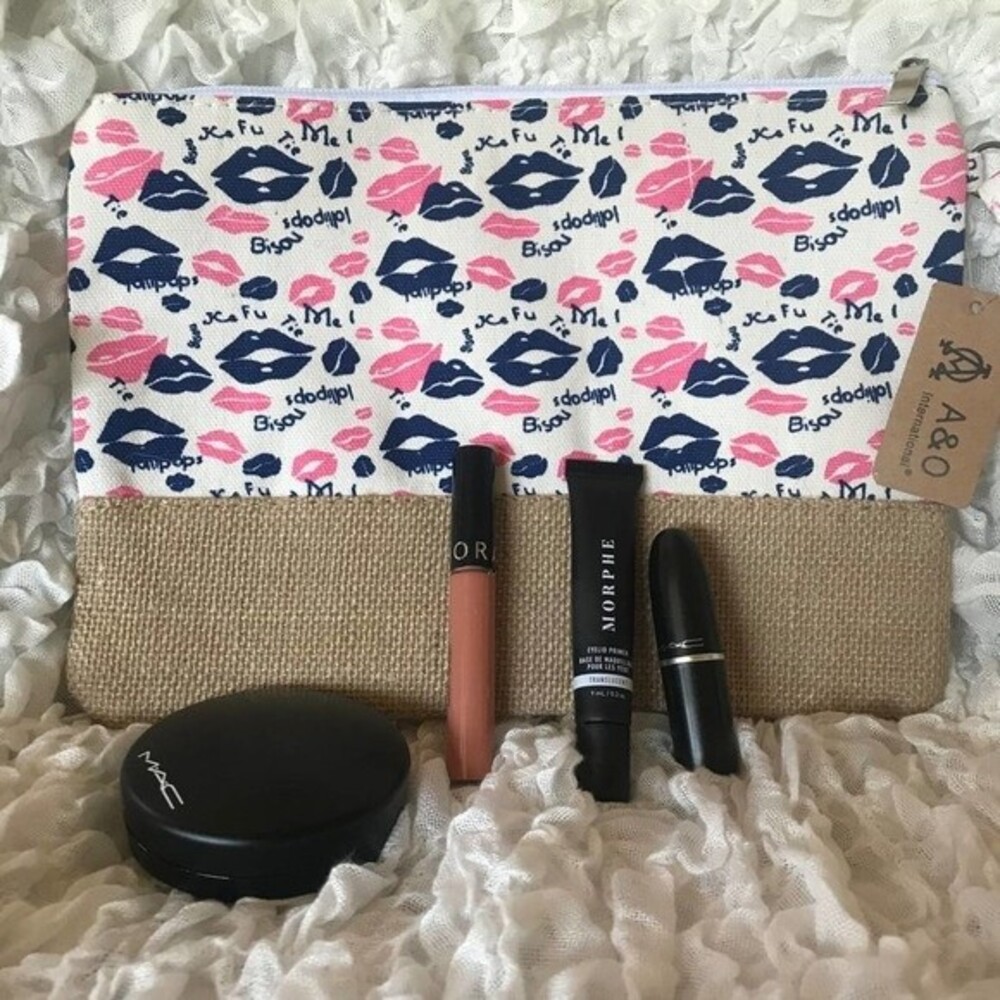 Makeup bag A&O International make up pouch NWT pink/ blue lips pouch bag